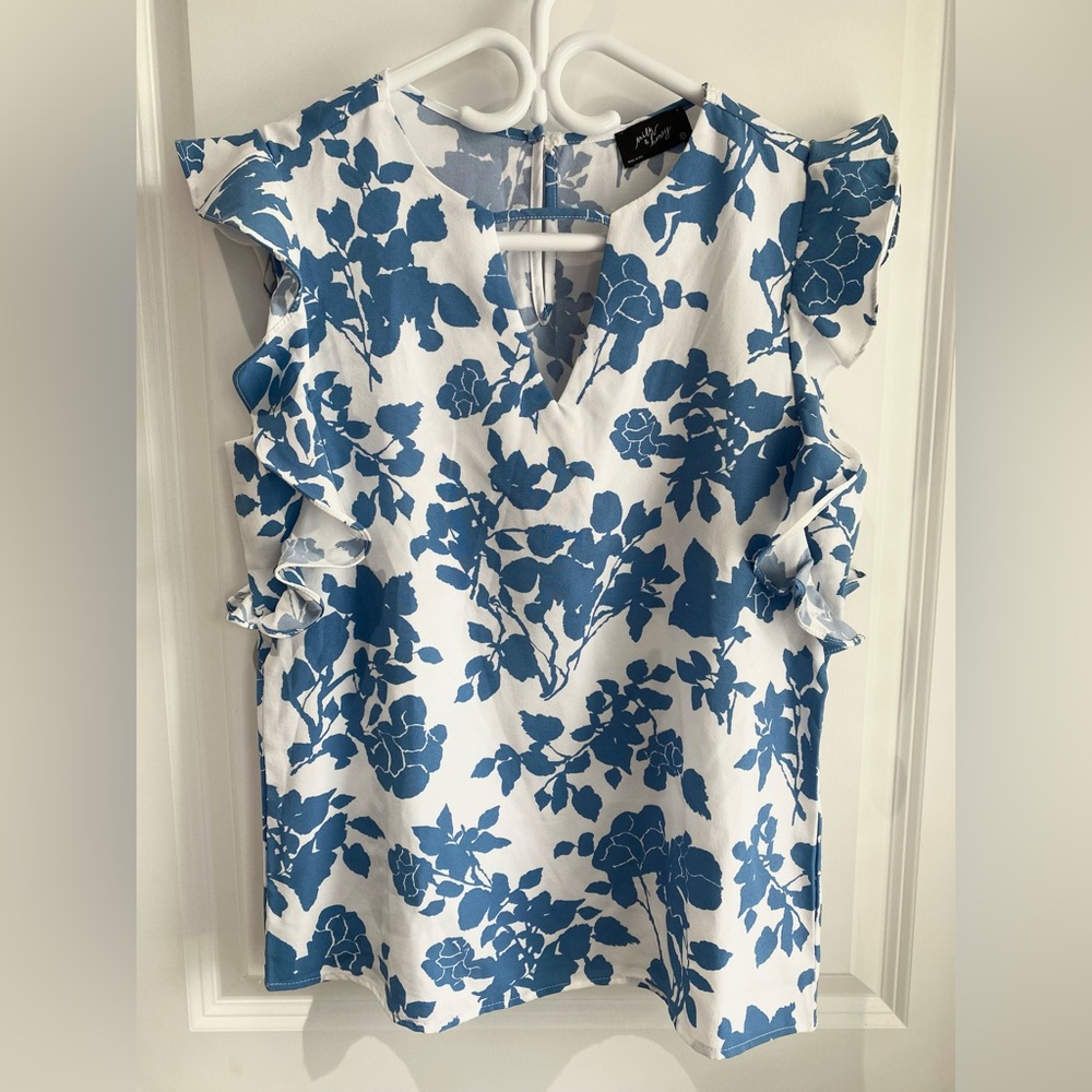 White & Blue Floral Print Short Sleeve Top.